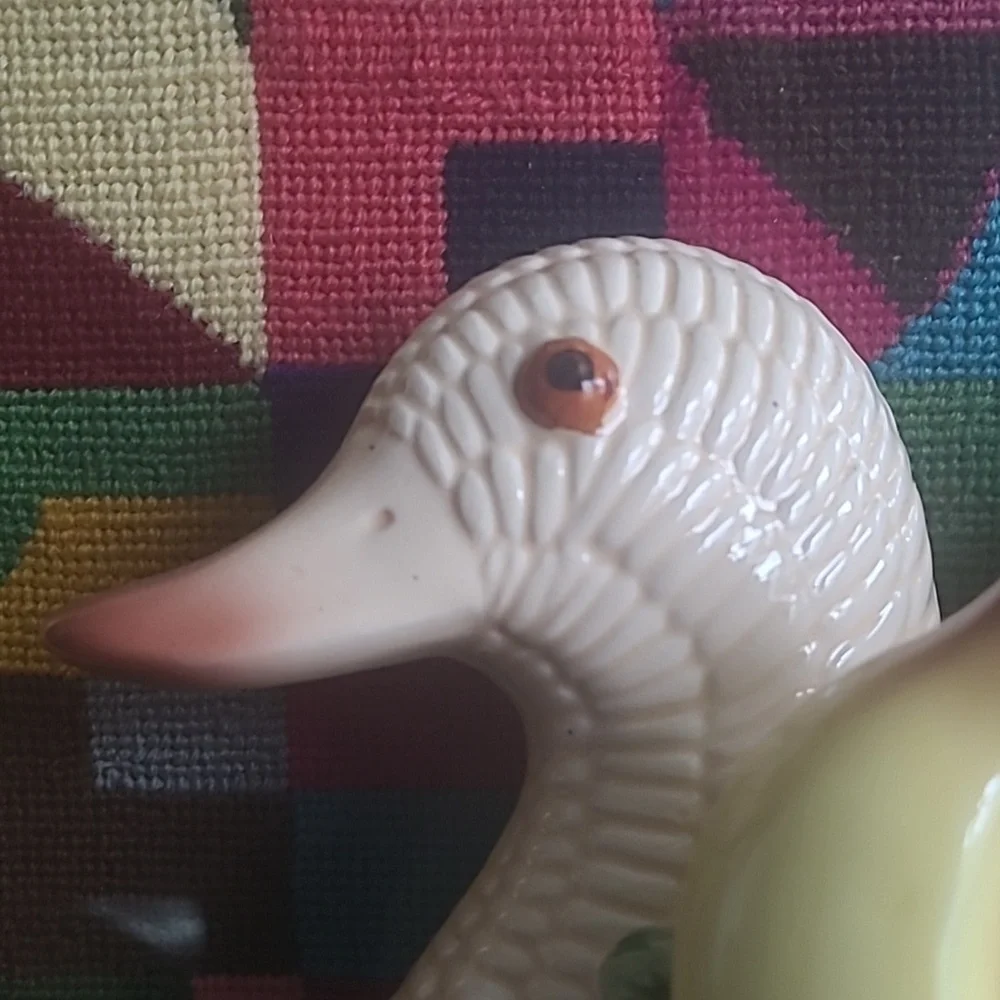 VINTAGE MAJOLICA CERAMIC DUCK FRUIT BASKET WALL HANGING